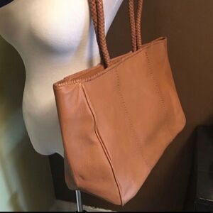 100% Supple Leather Tote In Butterscotch